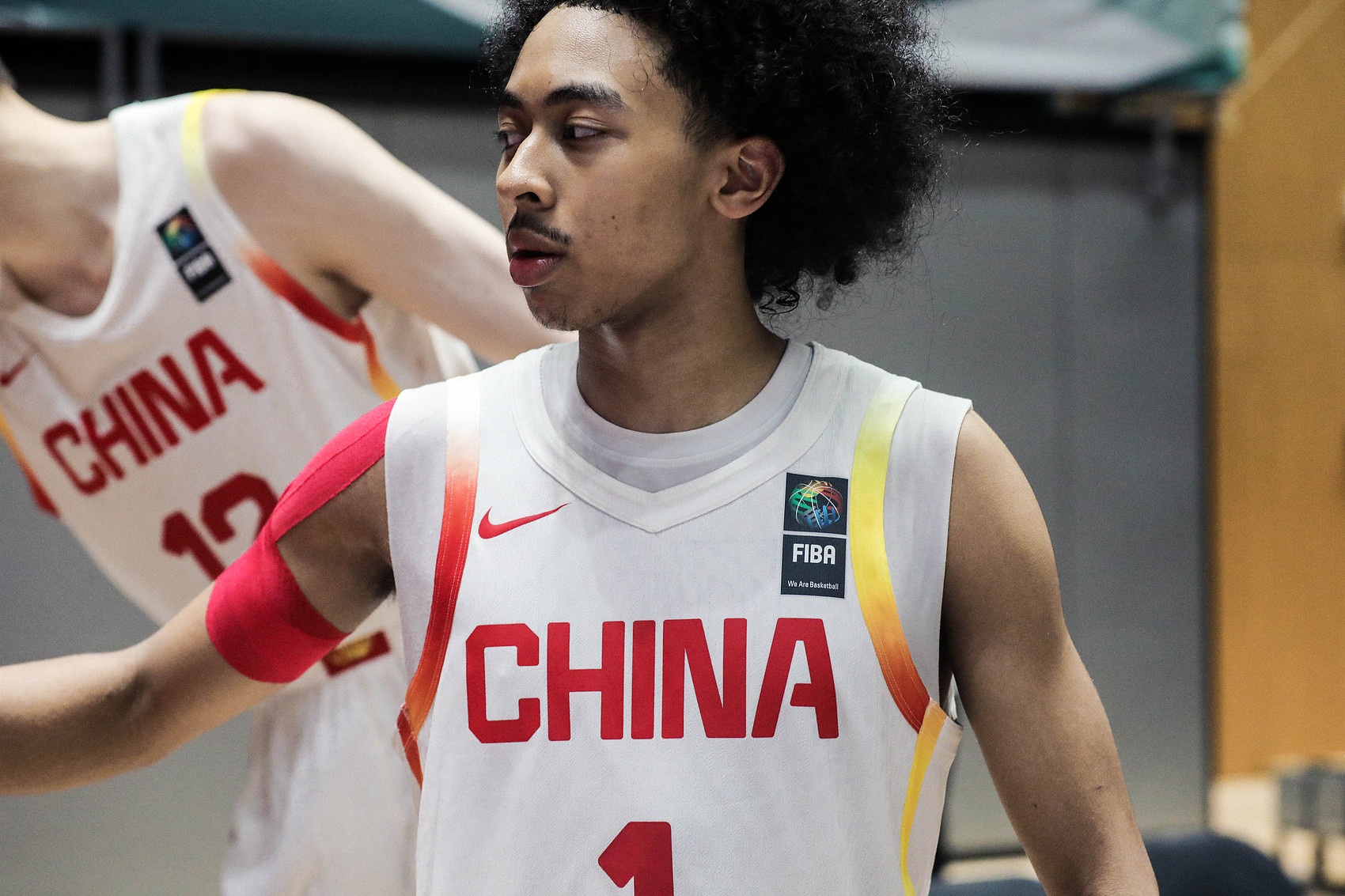 朱正成为库里品牌首位中国代言人 坦言与偶像合作是梦想成真