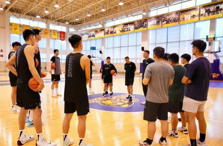 kaiyun-广东队最新热身赛消息！再战考辛斯 三战墨尔本老虎 杜锋继续练兵