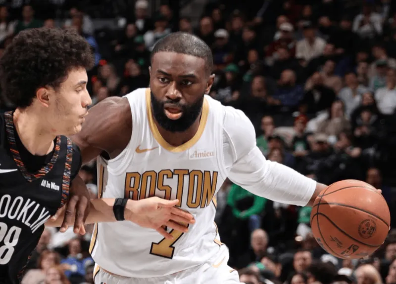 开云-27分10板12助！杰伦-布朗刷新个人常规赛生涯单场助攻纪录